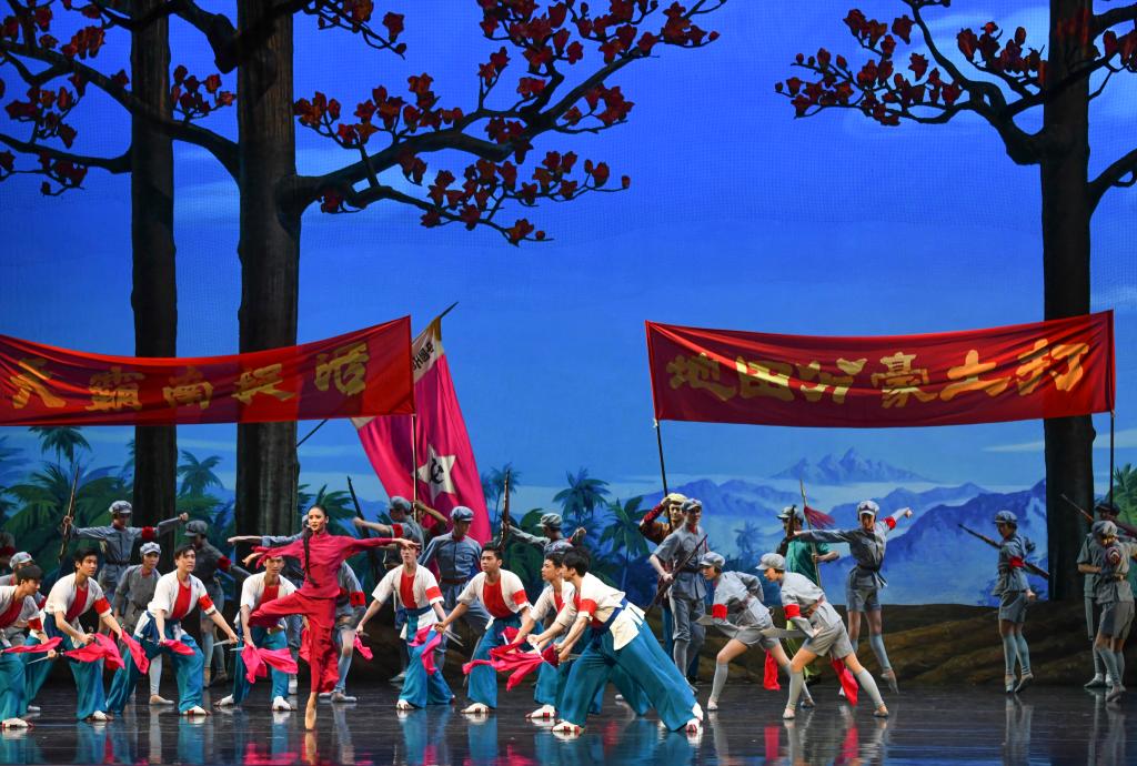 经典芭蕾舞剧《红色娘子军》在乌鲁木齐上演