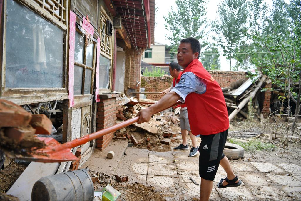 新华全媒+丨清淤、消杀、排涝……河北涿州开展灾后修复工作