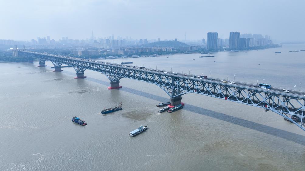 南京长江大桥安装桥墩防撞设施