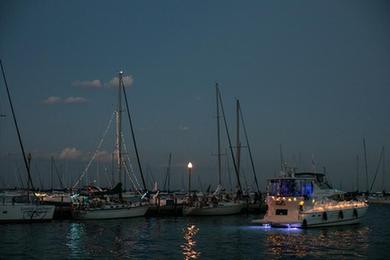 芝加哥举办第三届“威尼斯游船秀”