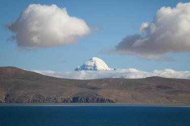 西藏阿里：“神山圣湖”