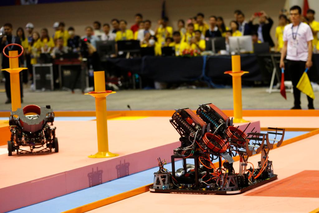 亚太大学生机器人大赛在柬埔寨举行