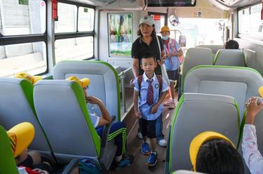 北京试点推出通学公交车服务