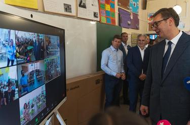 塞尔维亚总统：中国智慧屏助力塞建设现代化教育系统