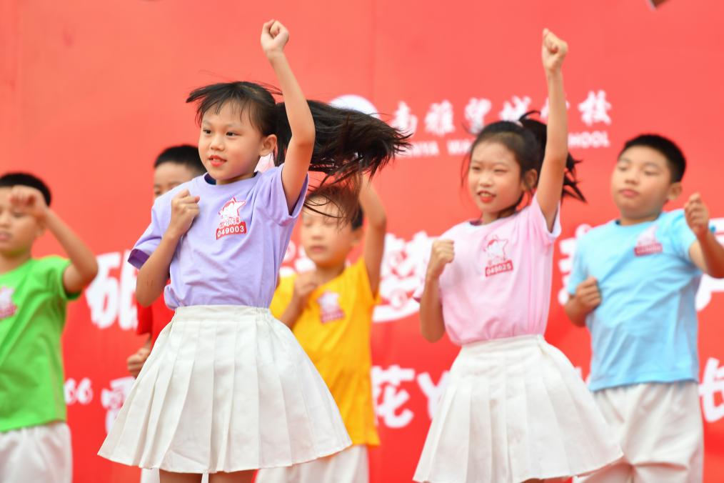湖南长沙：中小学生迎来新学期