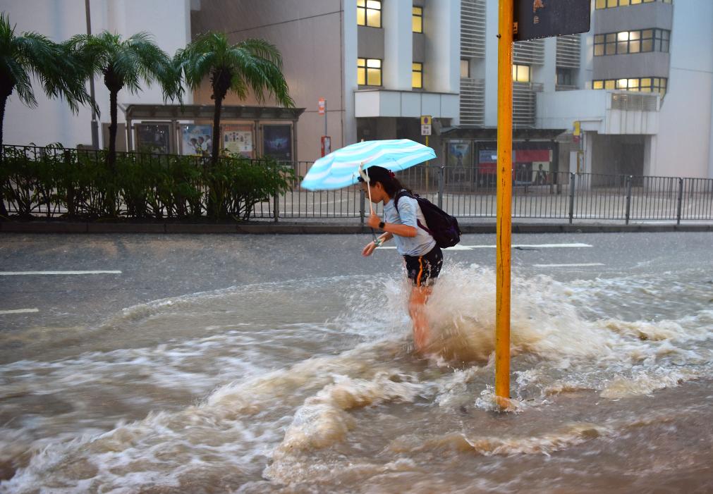 香港发出持续时间最长的黑色暴雨警告信号