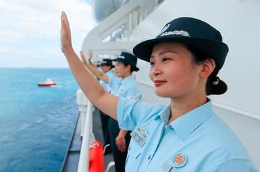 南太平洋上的“孔雀蓝”——记中国海军“和平方舟”号医院船上的文职医护人员群体