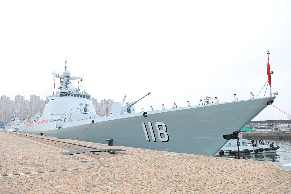 中国海军第45批护航编队起航赴亚丁湾