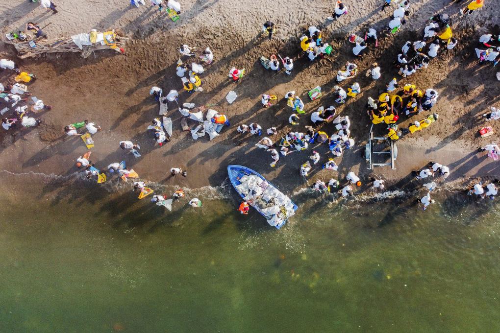 菲律宾举办“国际海岸清理日”活动