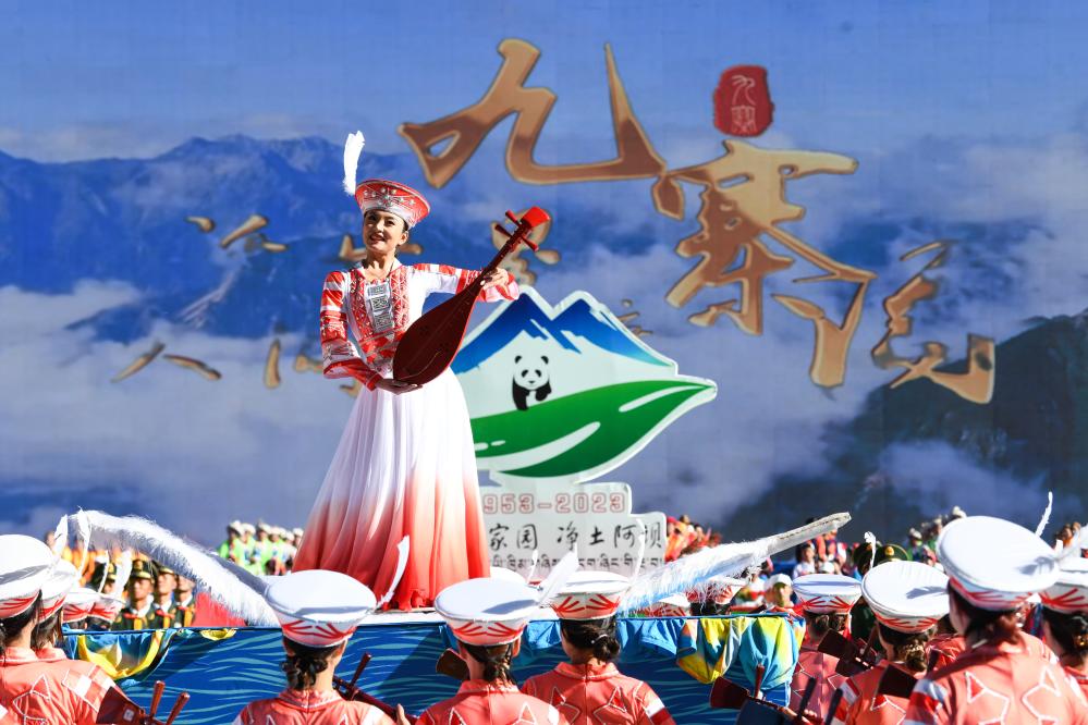 四川阿坝举行成立70周年庆祝大会主题文艺演出