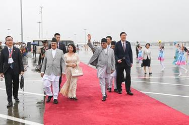 尼泊尔总理普拉昌达抵达杭州
