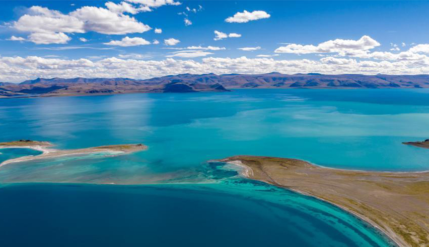 西藏阿里：瑰丽的大地与湖泊