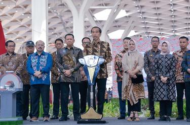 印尼总统佐科宣布雅万高铁正式启用