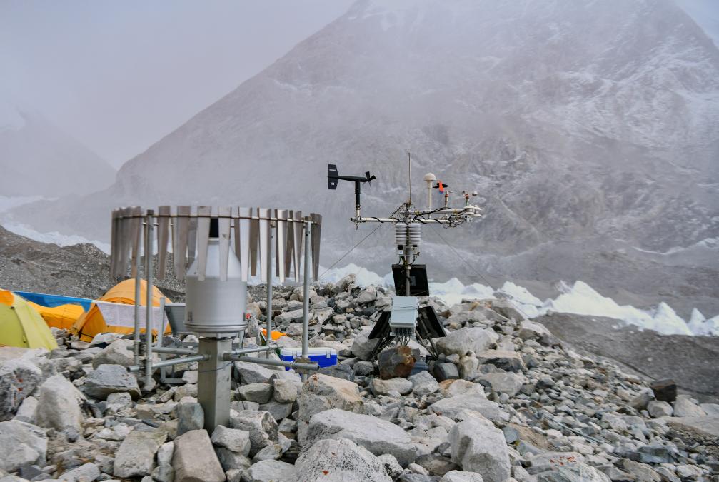 新华全媒+丨建设巅峰气象观测网络 揭示极高海拔区气候变化特征