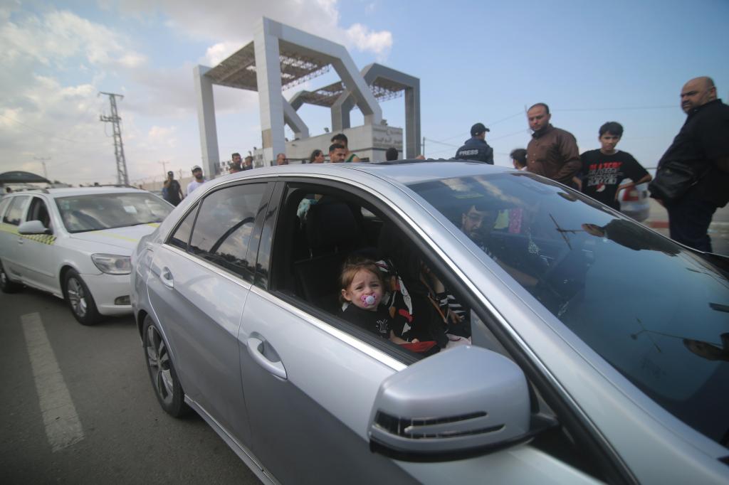 数百名外国公民尝试从拉法口岸撤离加沙地带