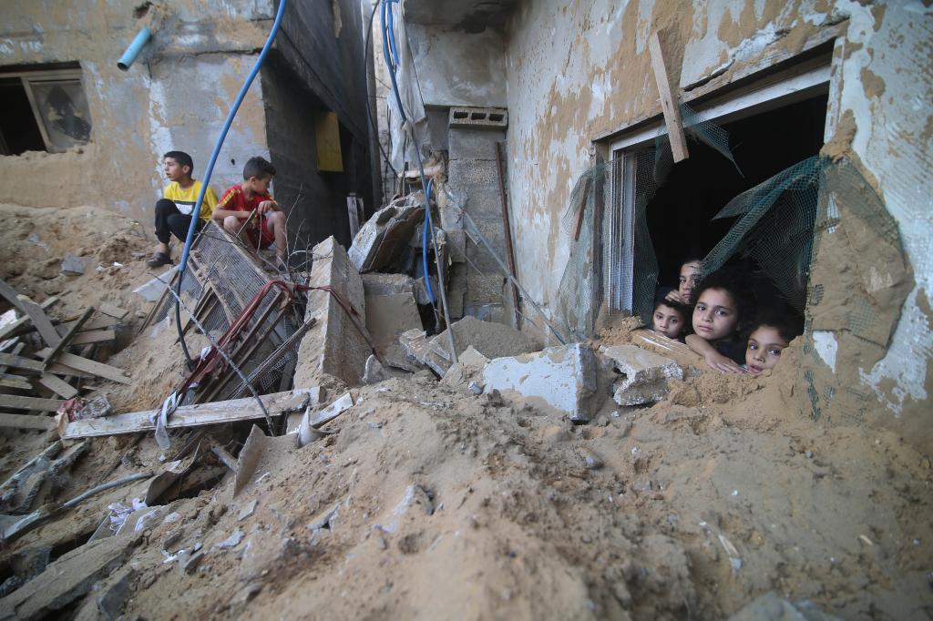 巴卫生部门：以色列空袭加沙又致至少300人死亡