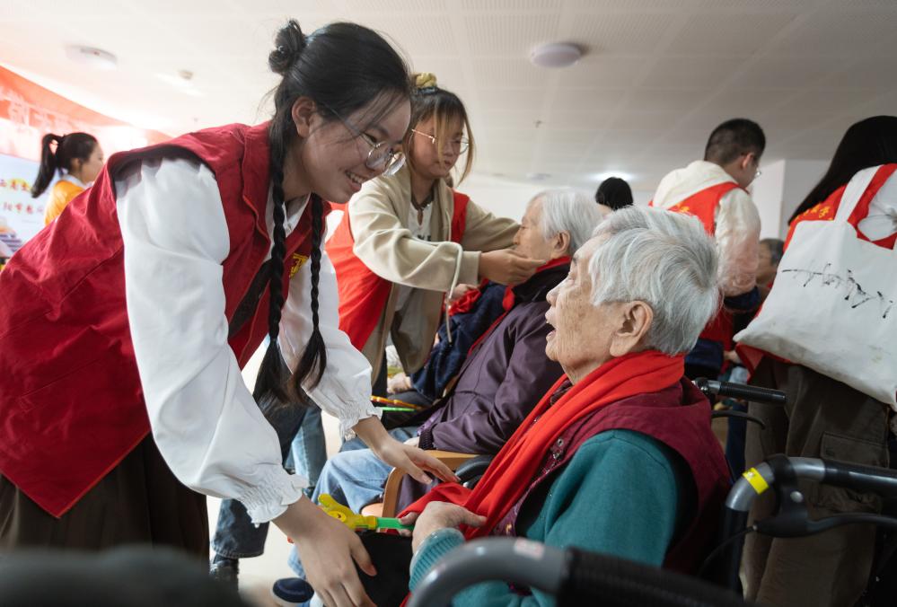 成都：社区医养结合让老人乐享晚年