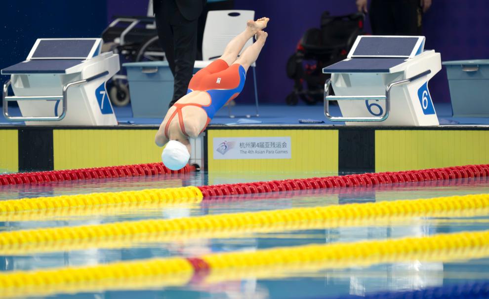 新华全媒+丨超越自我，她的赛场不止在泳池