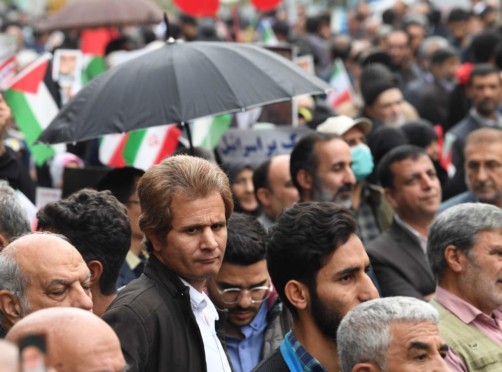 大批伊朗民众举行集会 谴责美国和以色列