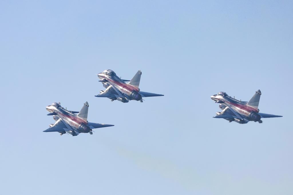 空军八一飞行表演队应邀参加第十八届迪拜航空展