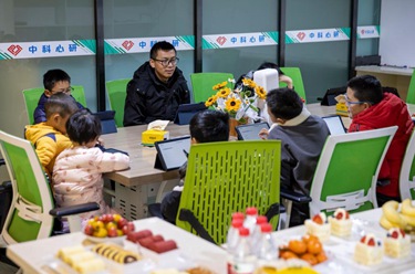 中国科学院心理研究所团队为拉萨中小学生义务咨询
