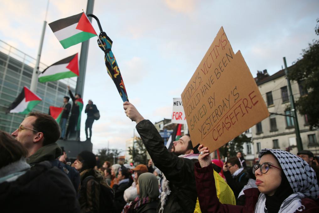 巴勒斯坦支持者在布鲁塞尔集会 呼吁加沙地带停火