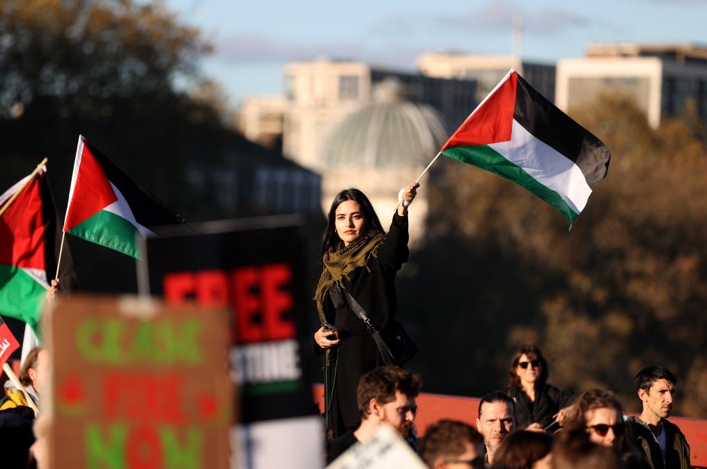 英国民众游行声援巴勒斯坦