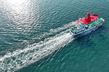 青岛：海上换标保航行安全