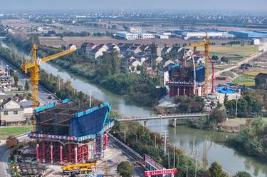 沪渝蓉高铁泰州段最大跨度连续梁拱全面开建
