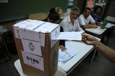 阿根廷举行总统选举第二轮投票