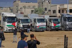 来自约旦的野战医院设备经由拉法口岸进入加沙