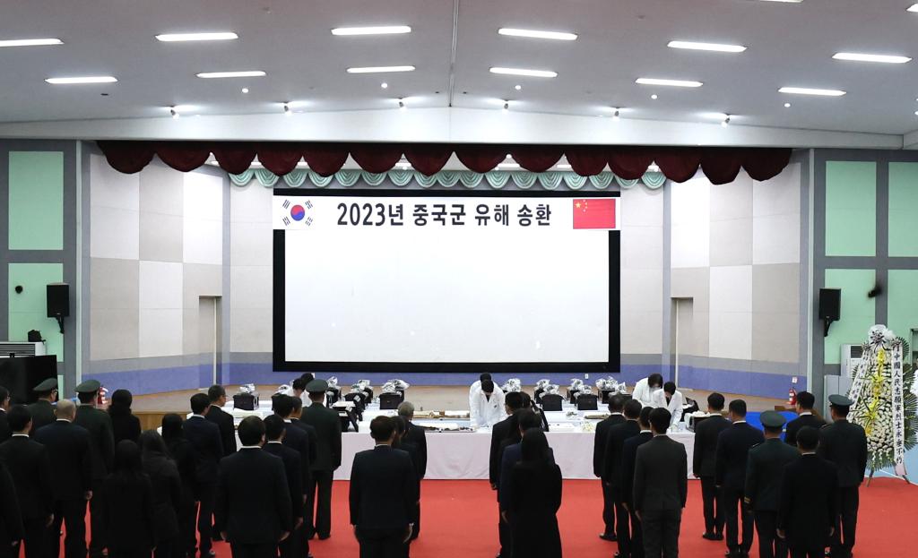 第十批在韩中国人民志愿军烈士遗骸装殓仪式在韩国仁川举行