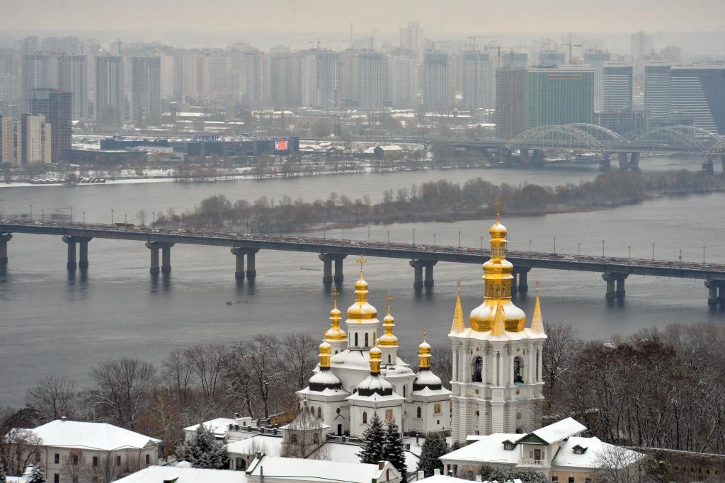 乌克兰基辅迎来今冬首场降雪