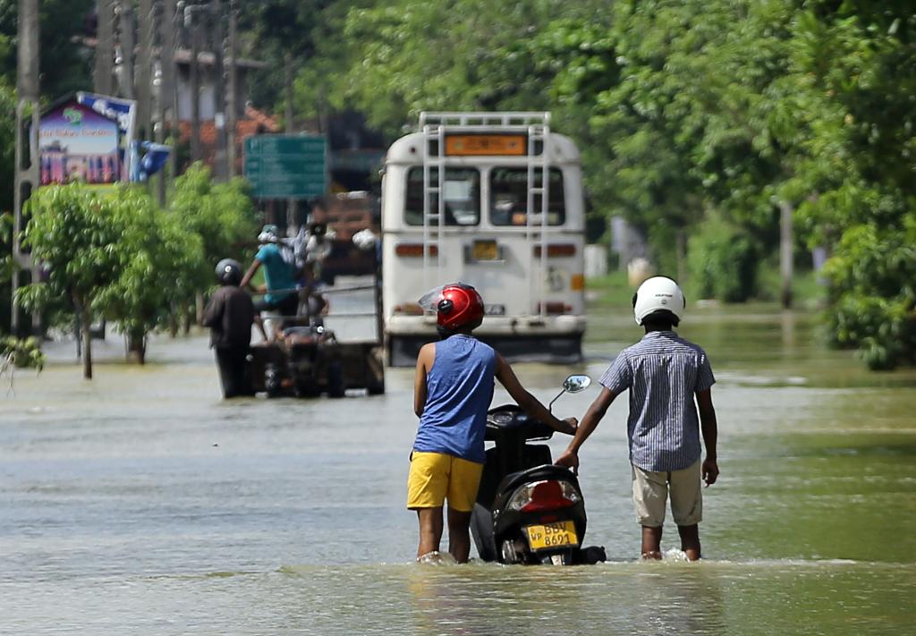 斯里兰卡加姆珀哈遭遇洪水