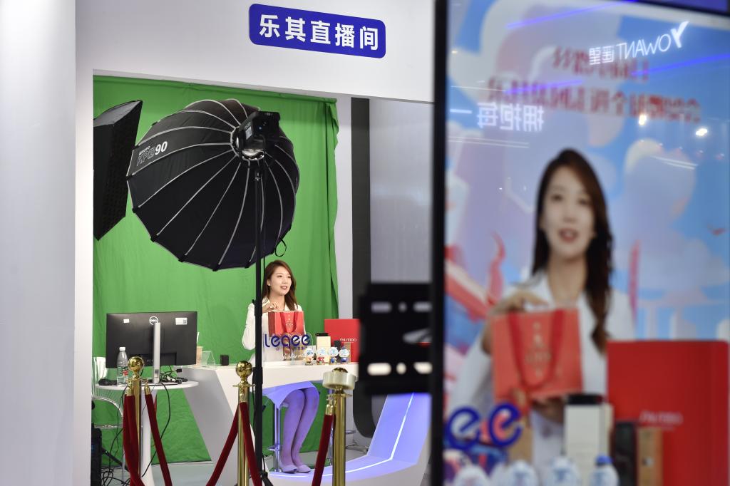 新华全媒+丨“丝路电商日”首次亮相全球数字贸易博览会