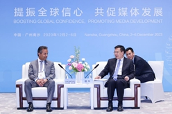 傅华会见出席第五届世界媒体峰会的部分外国媒体负责人