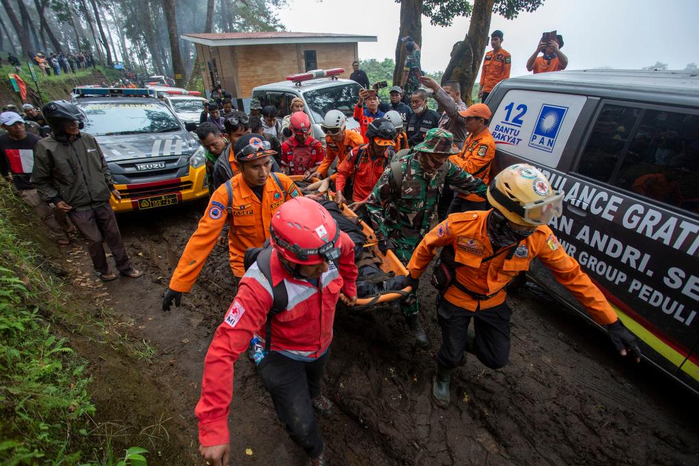 印尼火山噴發已致至少11人死亡