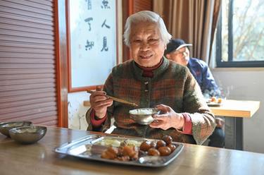 浙江寧波：完善助餐服務體係 打造老年人“幸福餐桌”