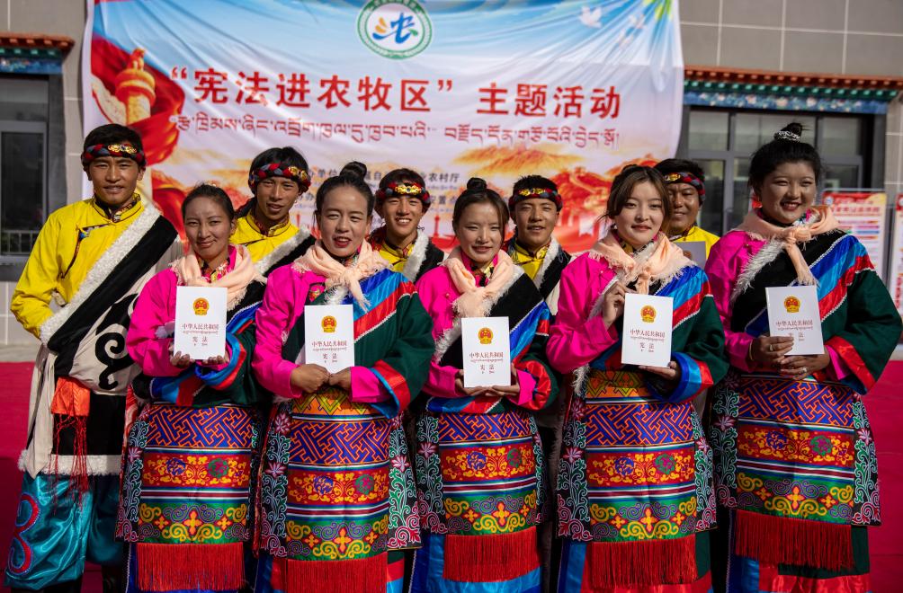 西藏森布日舉行“憲法進農牧區”活動