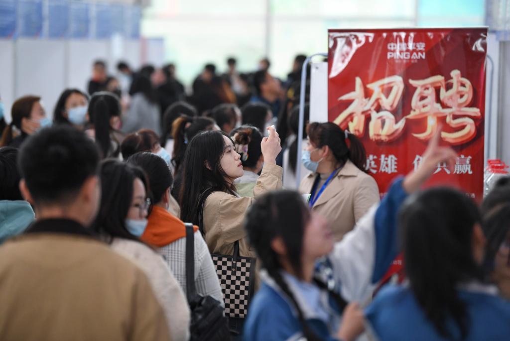 数读中国这十年丨居民人均可支配收入十年增长超80% 人民生活水平持续改善