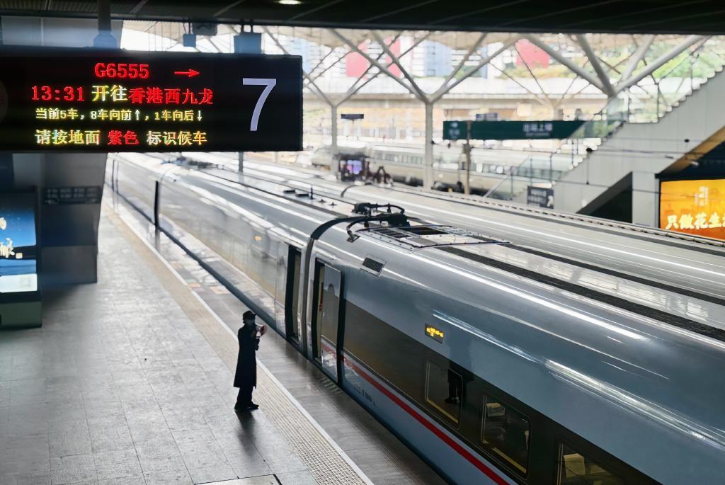 深圳鐵路將加開假期過港高鐵 每日開行超200列