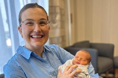 澳大利亚首个移植子宫内孕育的婴儿诞生