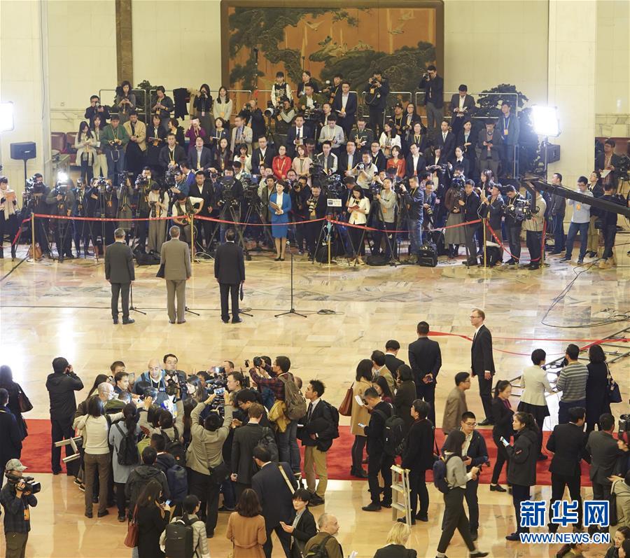 （十九大&middot;党代表通道）（20）采访党代表