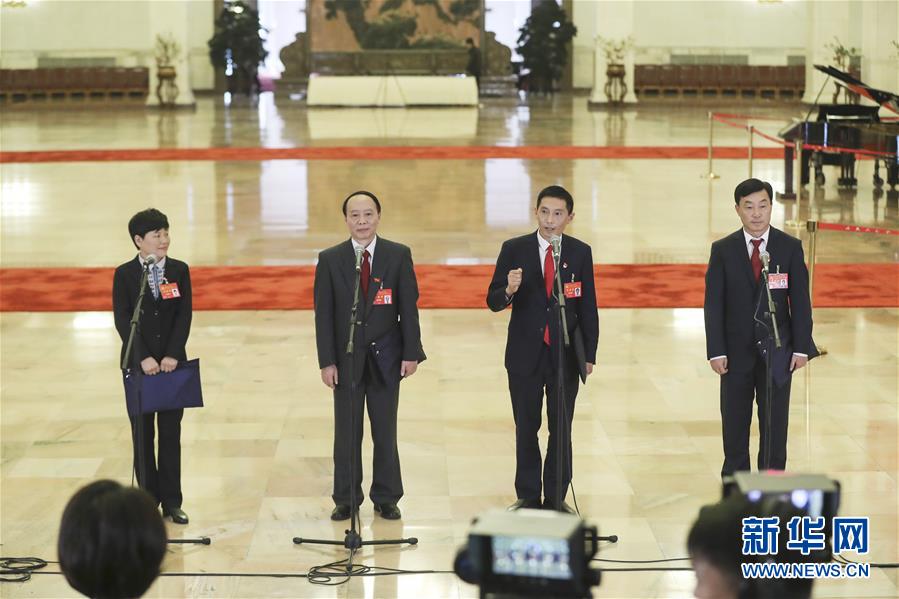 （十九大&middot;党代表通道）（29）采访党代表