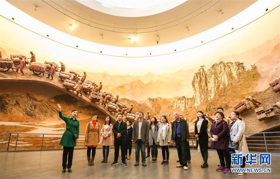 （十九大时光·图文互动）（6）锐意进取，埋头苦干，向着伟大目标奋力前行——来自基层蹲点现场的报道 