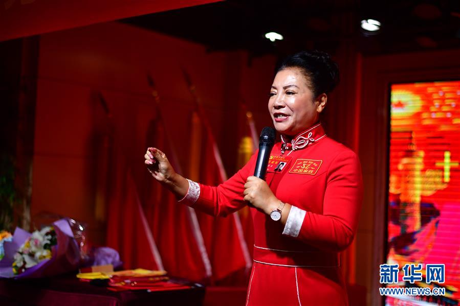 (十九大代表回基层·图文互动)“网红书记”薛荣:以党建促发展 “线上”“线下”一齐抓