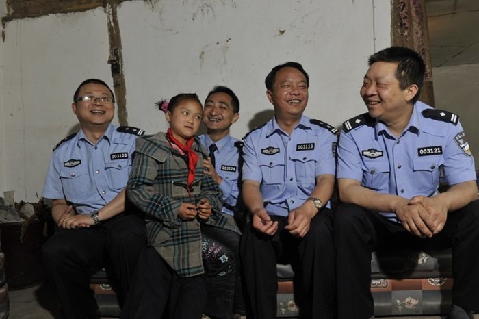 贵州:交警大队的35个“孩子”