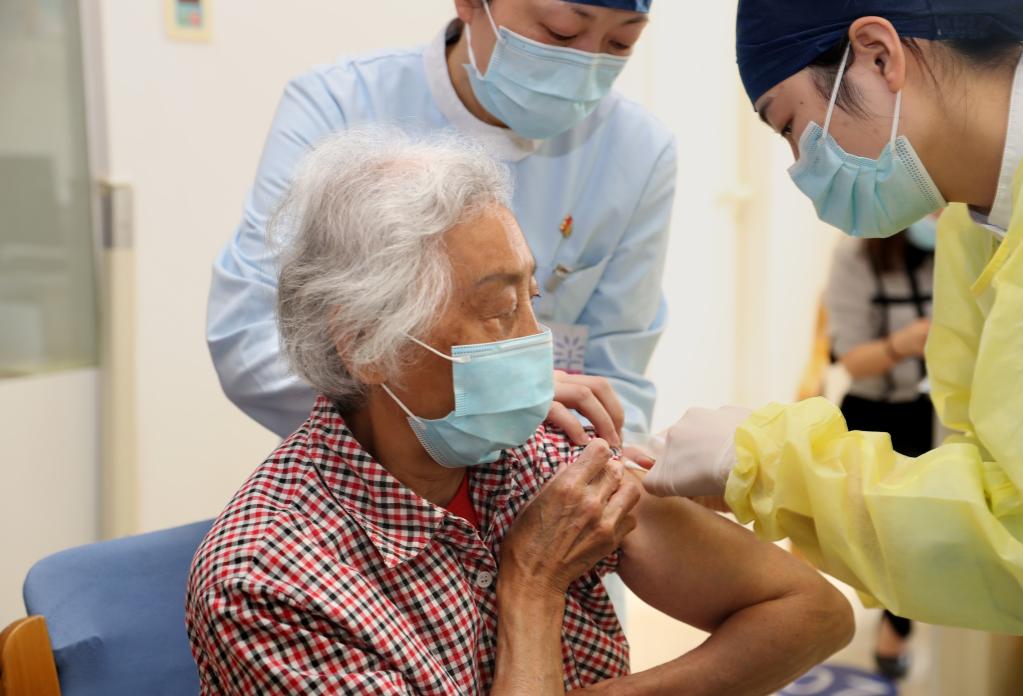 全国新冠病毒疫苗接种超26亿剂次 “一老一小”接种稳步推进