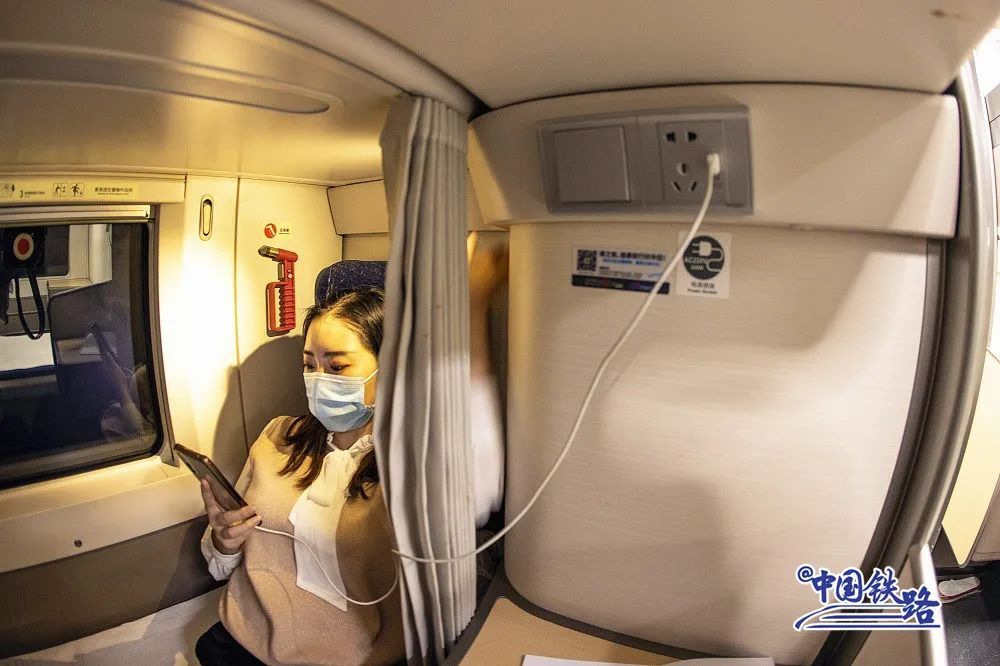 “双层”卧铺动车怎么收费?已开始售票 网友评论:必须睡一次!