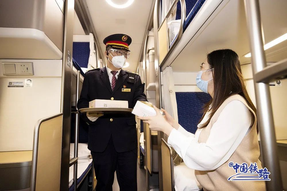 “双层”卧铺动车怎么收费?已开始售票 网友评论:必须睡一次!